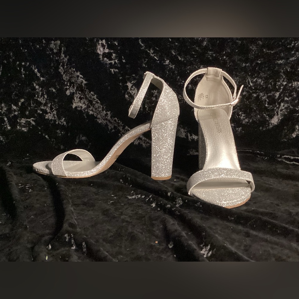 4IN Dream pairs high heel women’s shoe silver/glitter size US11 (never worn)